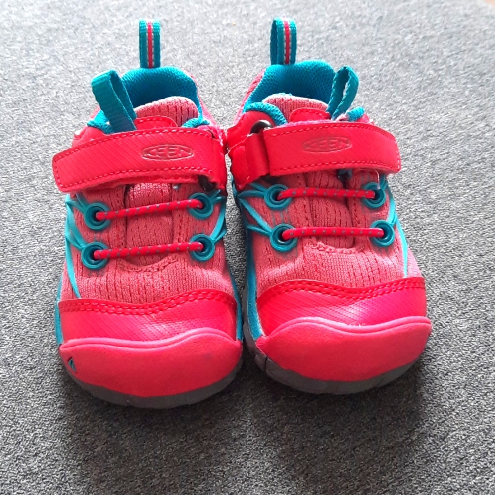 Toddler size 5 pink Keens. Only worn inside